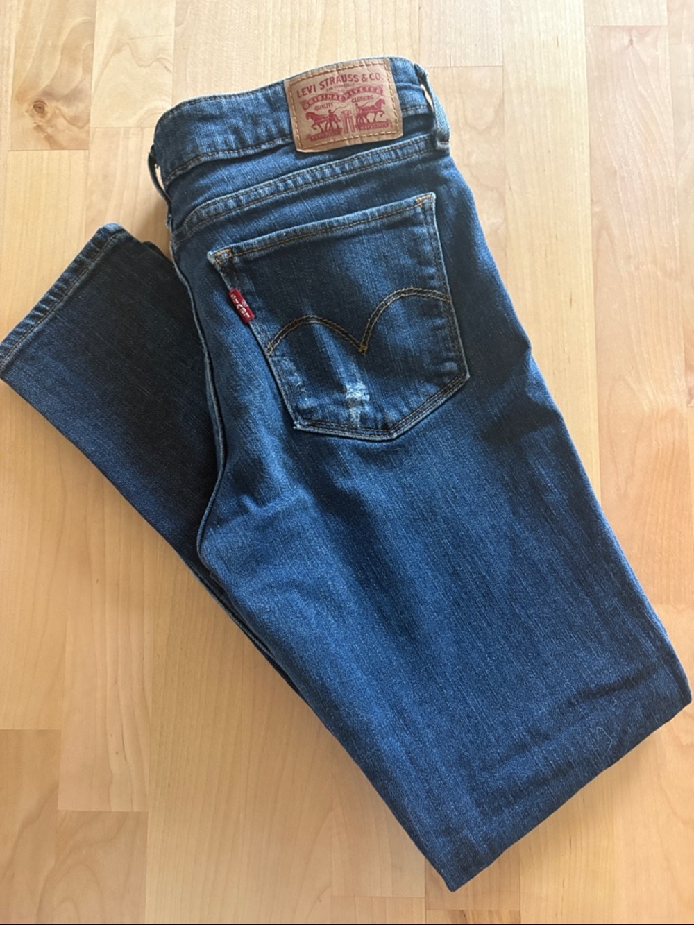 Levi's women’s 711 skinny Dark Blue Jeans